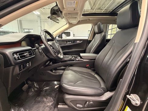 Used 2023 Lincoln Nautilus Reserve image 23