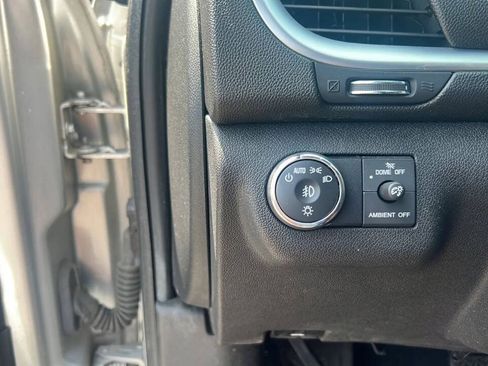 Used 2017 Chevrolet Traverse LT w/ Style and Technology Package AWD/4WD image 18