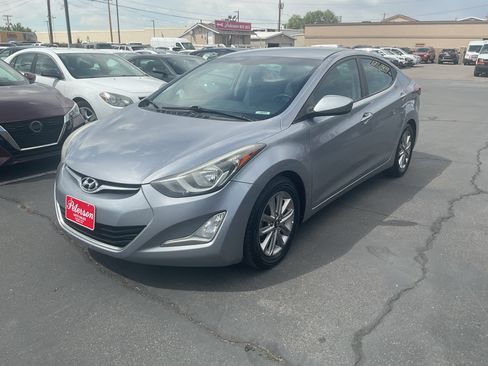 Used 2015 Hyundai Elantra SE w/ Option Group 02 FWD image 2