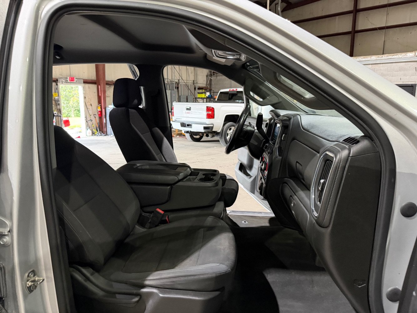 Used 2021 Chevrolet Silverado 1500 LT AWD/4WD image 26