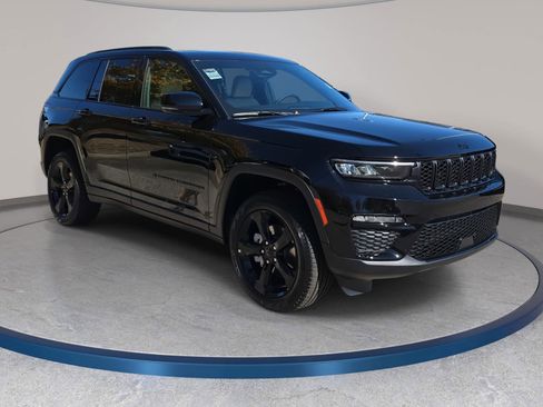 New 2025 Jeep Grand Cherokee Limited w/ Black Appearance Package RWD image 3