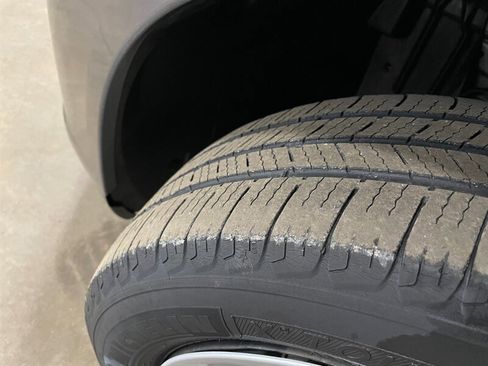 Used 2016 Nissan Versa SV image 22