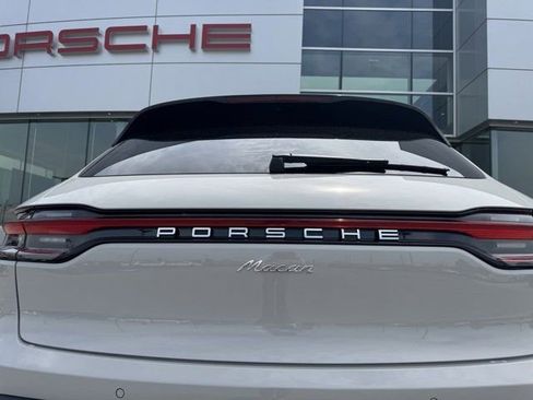 Certified 2025 Porsche Macan AWD/4WD image 12
