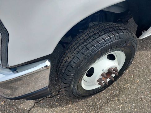 Used 2022 Ford E-450 and Econoline 450 Super Duty w/ Power Windows & Locks Group image 28