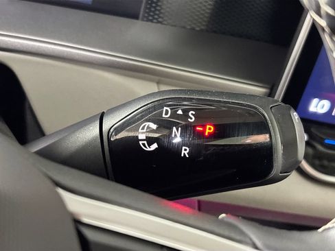Certified 2025 Volkswagen Tiguan SE FWD image 19