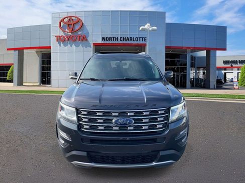 Used 2017 Ford Explorer XLT w/ Equipment Group 202A AWD/4WD image 3