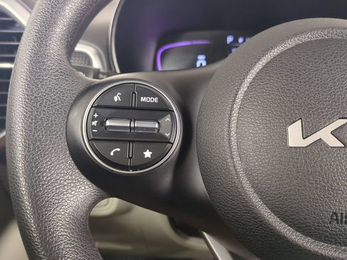 Used 2025 Kia Soul LX w/ LX Technology Package FWD image 29