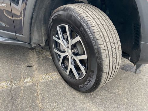 Used 2024 Jeep Grand Cherokee L Limited image 28