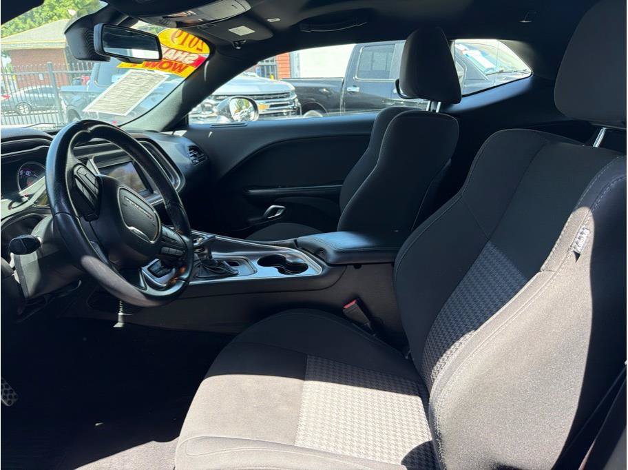 Used 2019 Dodge Challenger R/T RWD image 9