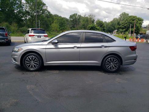 Used 2021 Volkswagen Jetta SE w/ SE Cold Weather Package FWD image 4