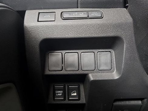 Used 2023 Nissan Frontier SV AWD/4WD image 23