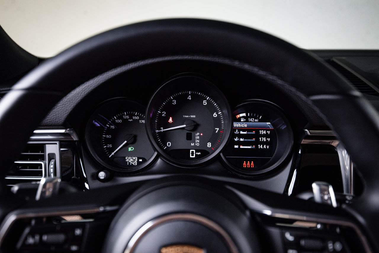 Certified 2026 Porsche Macan AWD/4WD image 15