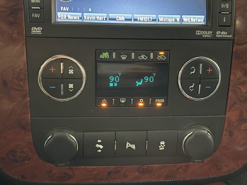 Used 2012 Chevrolet Avalanche LTZ image 33