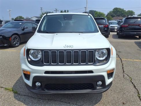 Used 2022 Jeep Renegade Latitude w/ Convenience Group image 2