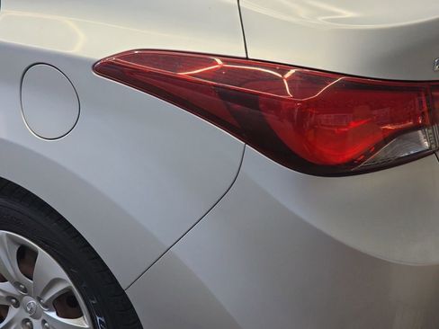 Used 2016 Hyundai Elantra SE image 21