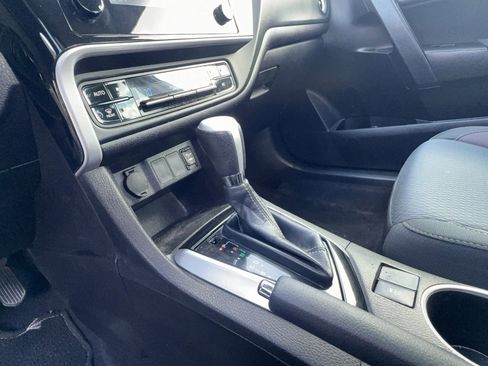 Used 2018 Toyota Corolla LE FWD image 13