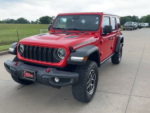 Used 2025 Jeep Wrangler Unlimited Rubicon AWD/4WD image 3