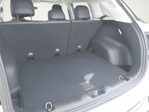 Used 2018 Jeep Compass Latitude image 10