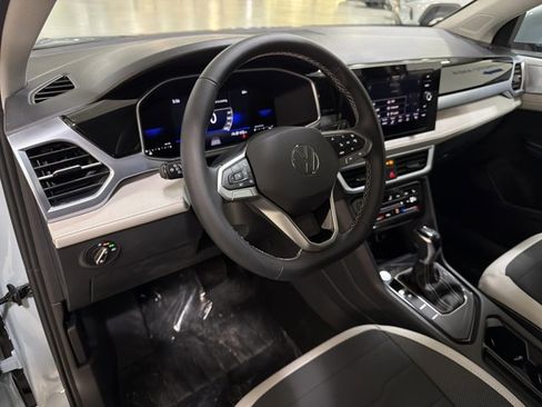 New 2026 Volkswagen Taos SE image 14