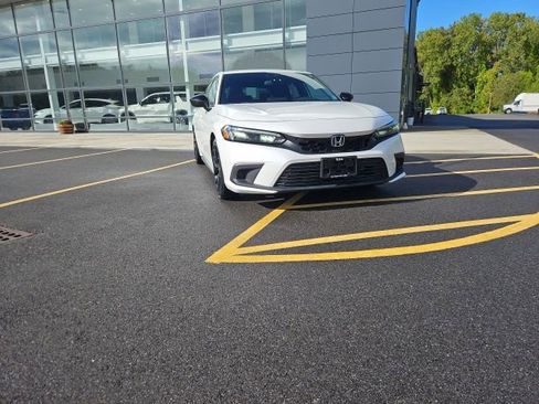 Used 2023 Honda Civic Sport image 2