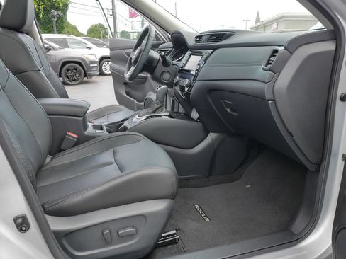 Used 2020 Nissan Rogue SL w/ Premium Package FWD image 12