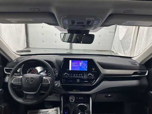 Used 2025 Toyota Highlander XLE image 44