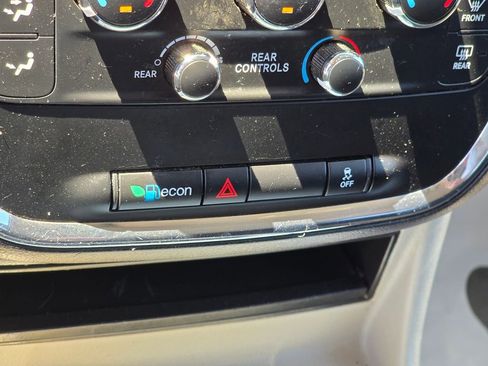 Used 2016 Dodge Grand Caravan SXT FWD image 16