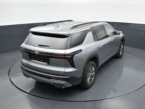 Used 2024 Chevrolet Traverse LT FWD image 32