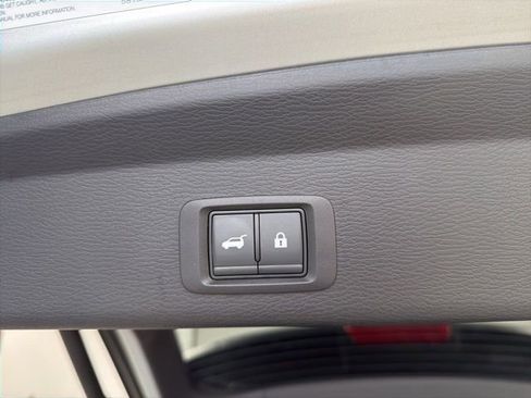 Used 2025 Mitsubishi Outlander SEL image 34