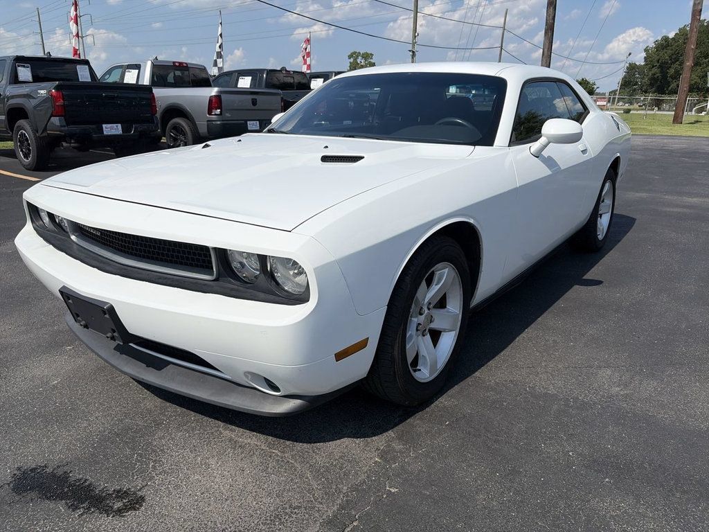 Used 2013 Dodge Challenger SXT RWD image 1