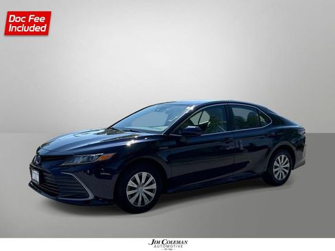Used 2021 Toyota Camry LE FWD image 1