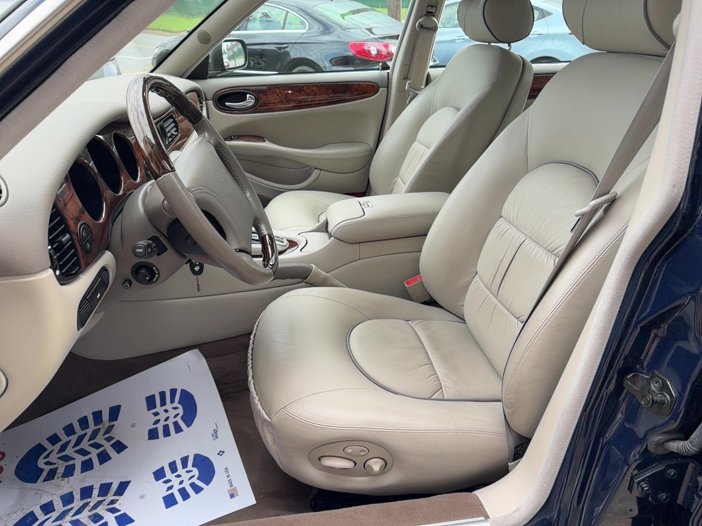 Used 2000 Jaguar XJ RWD image 7