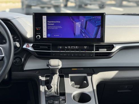 Used 2025 Toyota Sienna XLE image 14