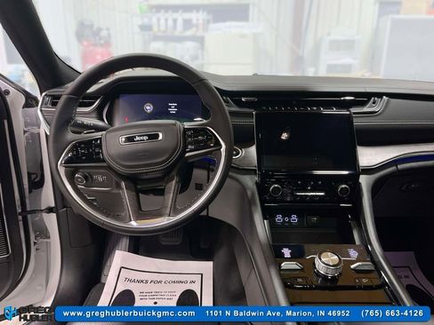 Used 2024 Jeep Grand Cherokee Overland w/ Luxury Tech Group IV image 15