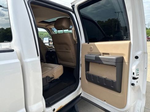 Used 2016 Ford F250 Lariat w/ Lariat Ultimate Package AWD/4WD image 45