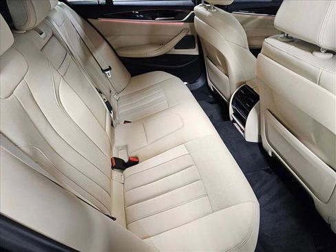 Certified 2023 BMW 530i w/ Premium Package RWD image 20