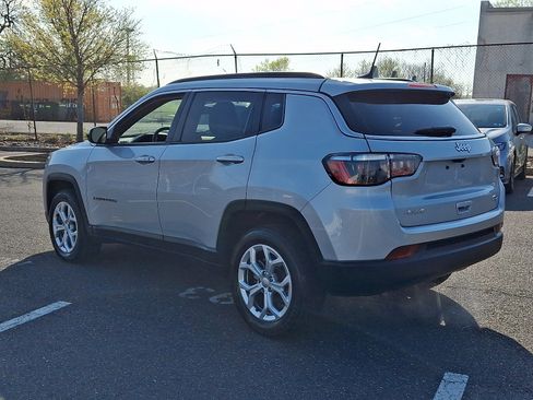 Used 2024 Jeep Compass Latitude AWD/4WD image 4