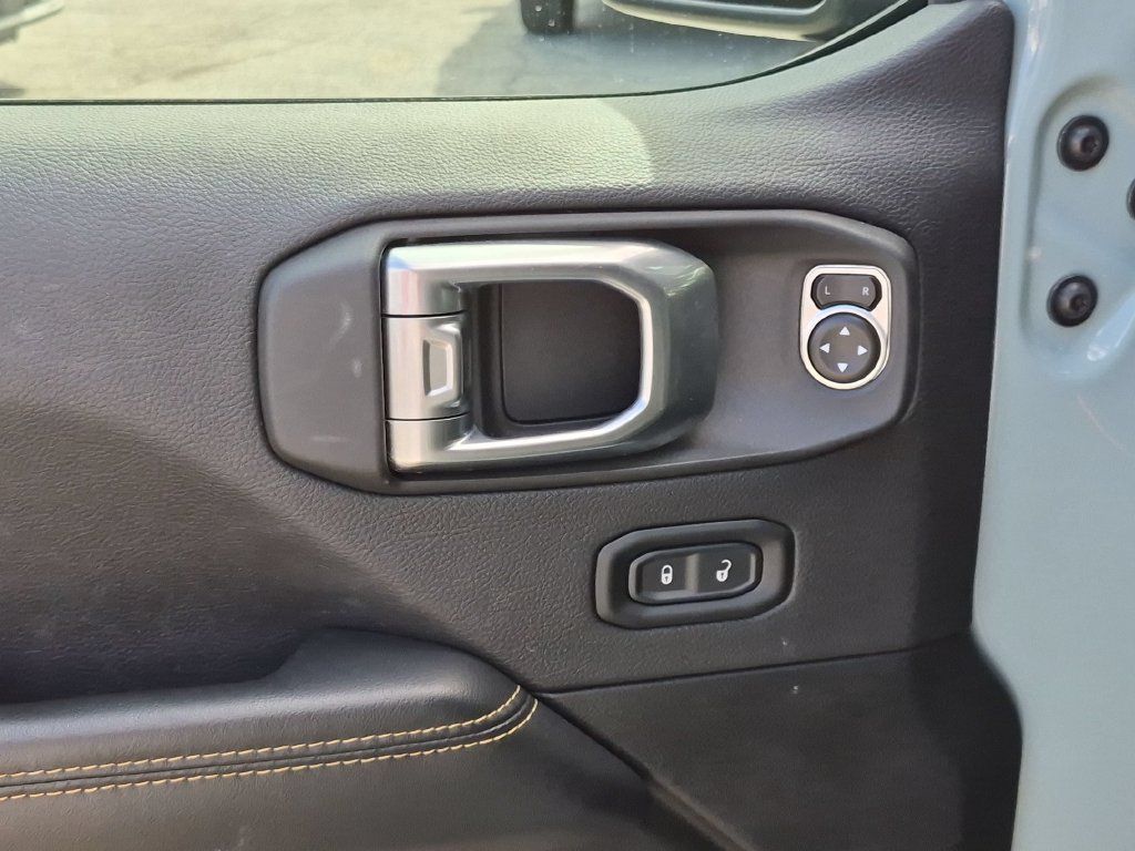 Used 2024 Jeep Wrangler Unlimited Sahara w/ Technology Group AWD/4WD image 11