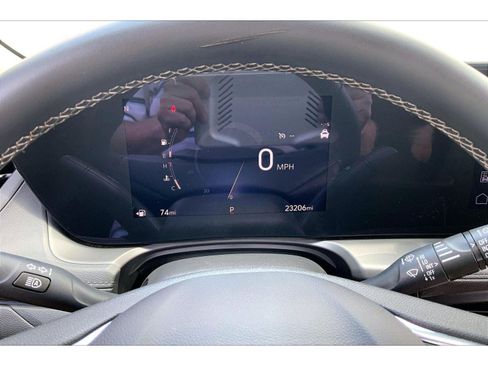 Used 2025 Buick Encore GX Preferred AWD/4WD image 18
