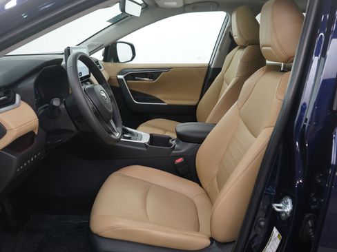 Used 2025 Toyota RAV4 Limited w/ Advanced Technology Package image 16