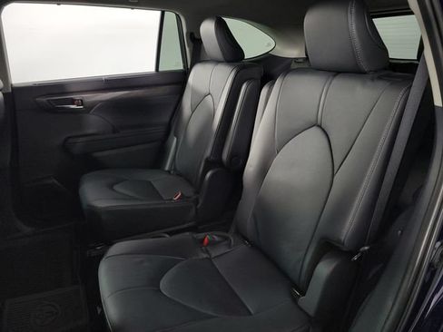 Used 2024 Toyota Highlander Limited FWD image 18