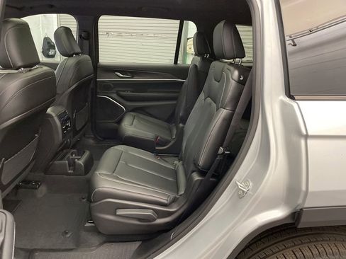 New 2026 Jeep Grand Cherokee L Limited w/ Limited Altitude Package AWD/4WD image 17