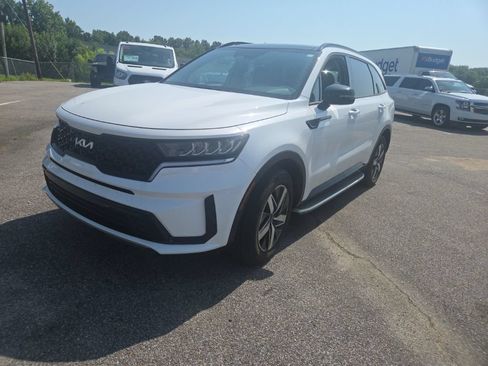 Used 2023 Kia Sorento S w/ Panoramic Sunroof Package FWD image 3