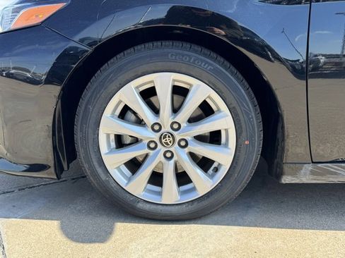 Used 2020 Toyota Camry LE image 8