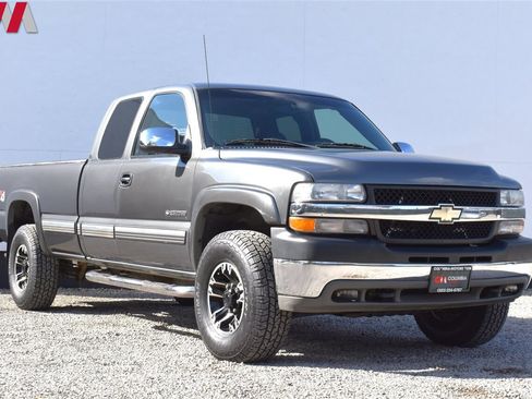 Used 2002 Chevrolet Silverado 2500 LS w/ Electrical Convenience Pkg AWD/4WD image 1
