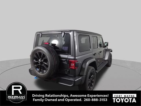 Used 2022 Jeep Wrangler Unlimited Sahara w/ Cold Weather Group AWD/4WD image 7
