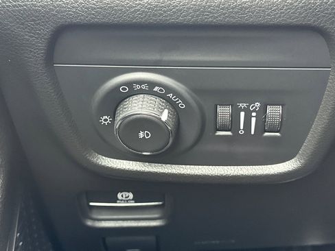 Used 2024 Jeep Grand Cherokee Limited w/ Luxury Tech Group II image 35