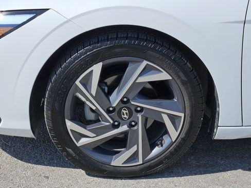 Used 2025 Hyundai Elantra Sport FWD image 10