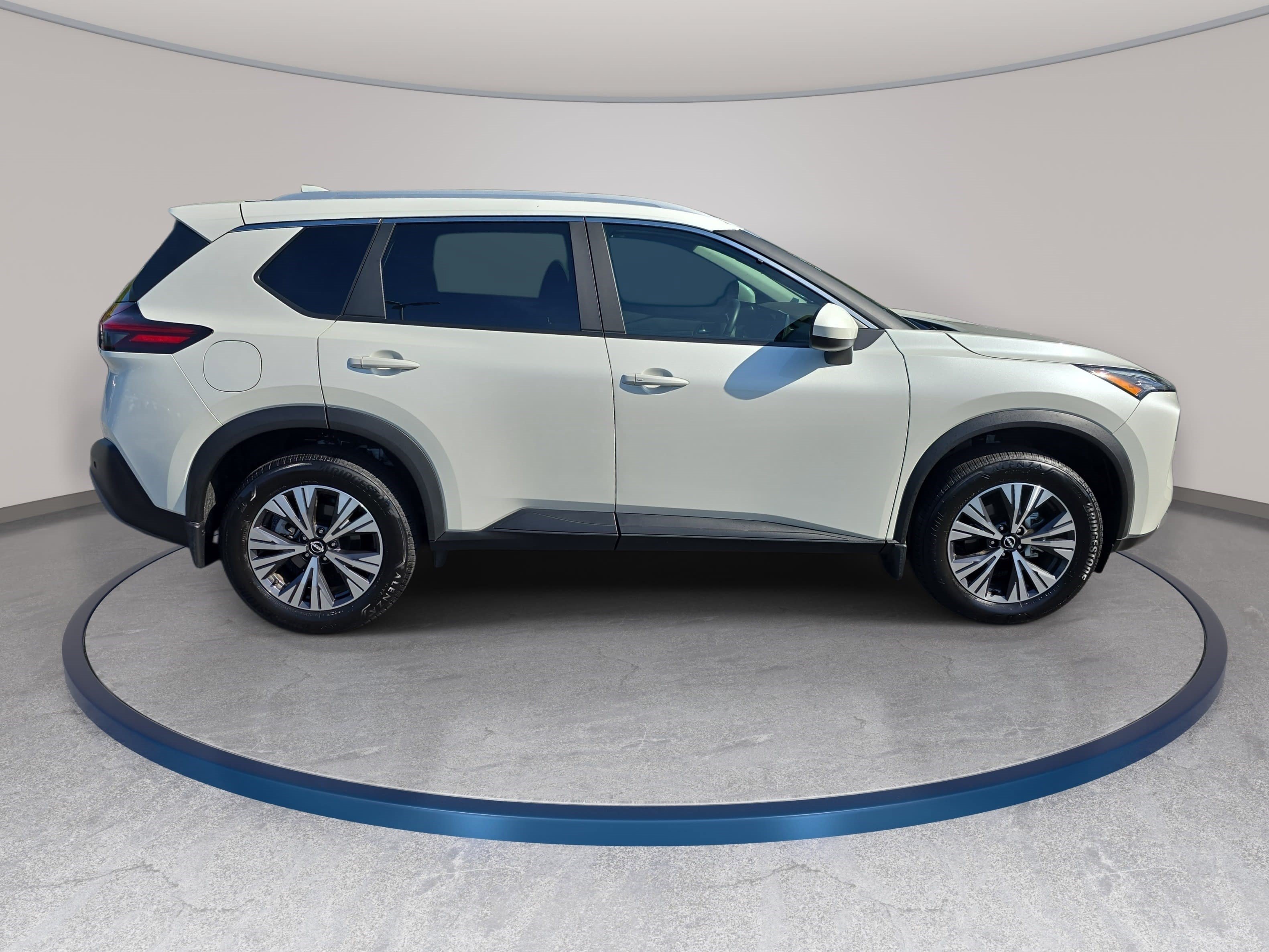 Used 2023 Nissan Rogue SV w/ SV Premium B Package FWD image 4
