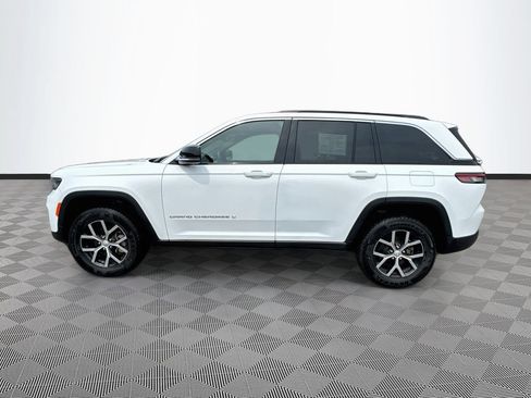 Used 2024 Jeep Grand Cherokee Limited AWD/4WD image 38